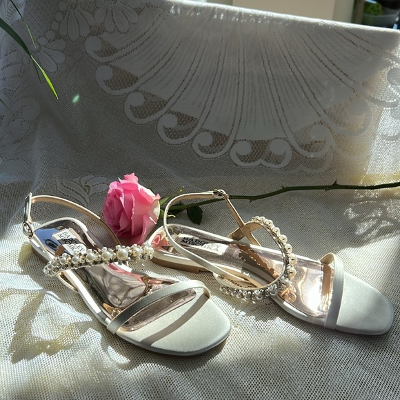 Badgley Mischka Natalee Flat Sandal - Picture 5 of 6